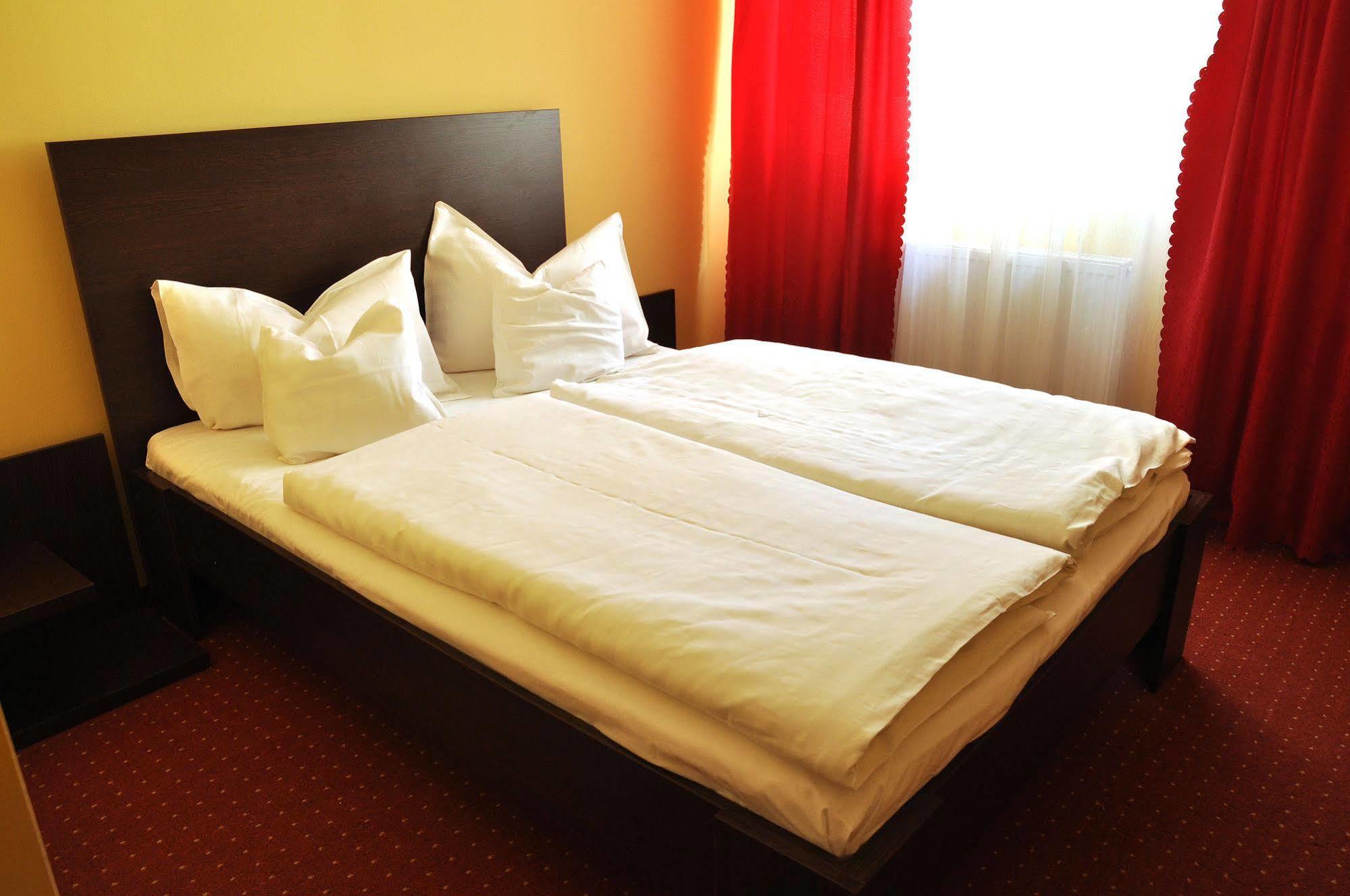 Hotel Cardinal Satu Mare Eksteriør bilde