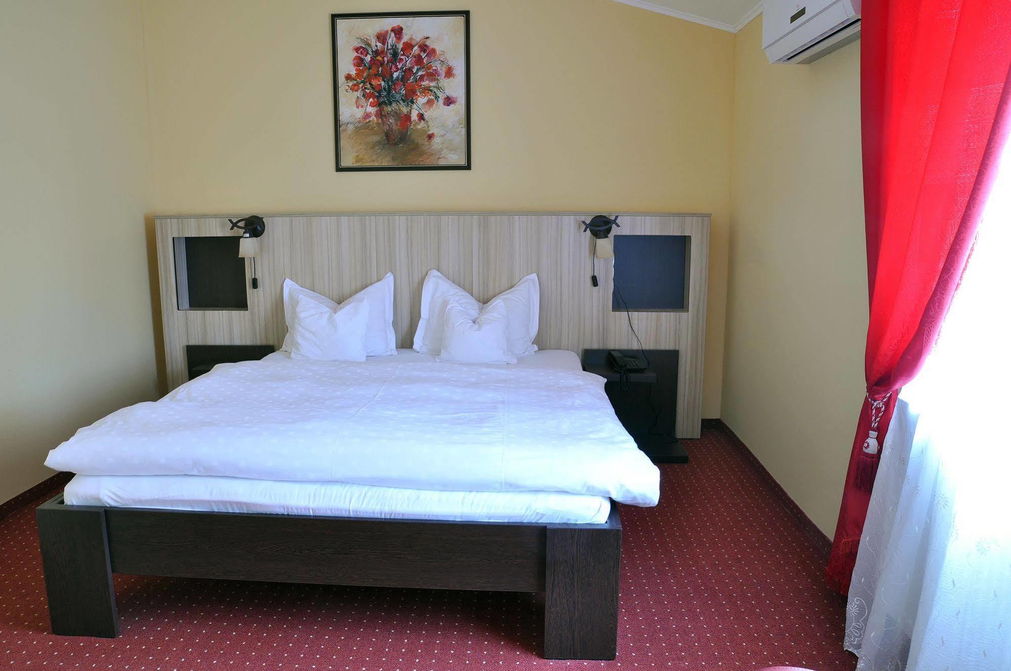 Hotel Cardinal Satu Mare Eksteriør bilde