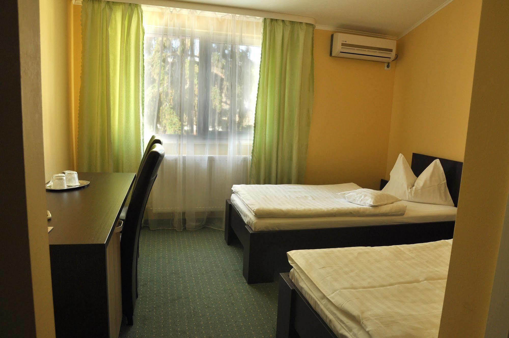 Hotel Cardinal Satu Mare Eksteriør bilde